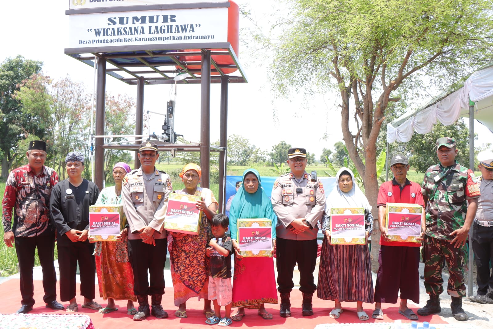Bantuan air bersih Polres Indramayu ke warga terdampak kekeringan