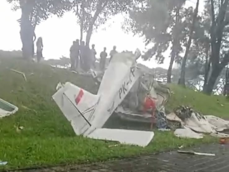 Pesawat jatuh di lapangan Sunbruth BSD City