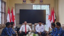 Foto : Ketua DPRD Kota Bekasi menerima audiensi PPPK Paruh Waktu.