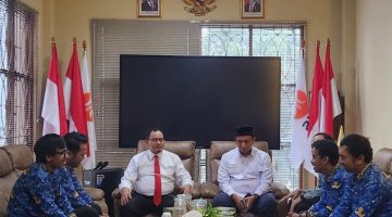 Foto : Ketua DPRD Kota Bekasi menerima audiensi PPPK Paruh Waktu.