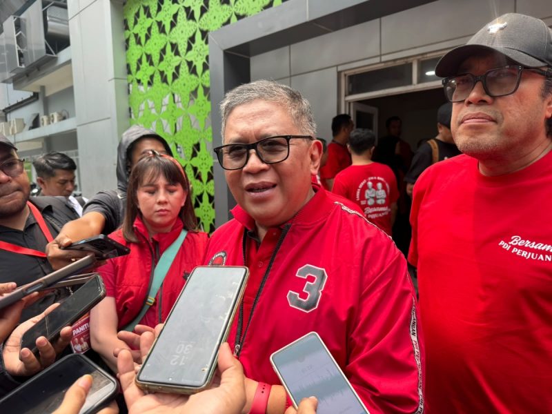 Foto : Hasto Kristiyanto dan Ono Surono usai menghadiri acara Hari Lansia Sedunia di Kota Bekasi.